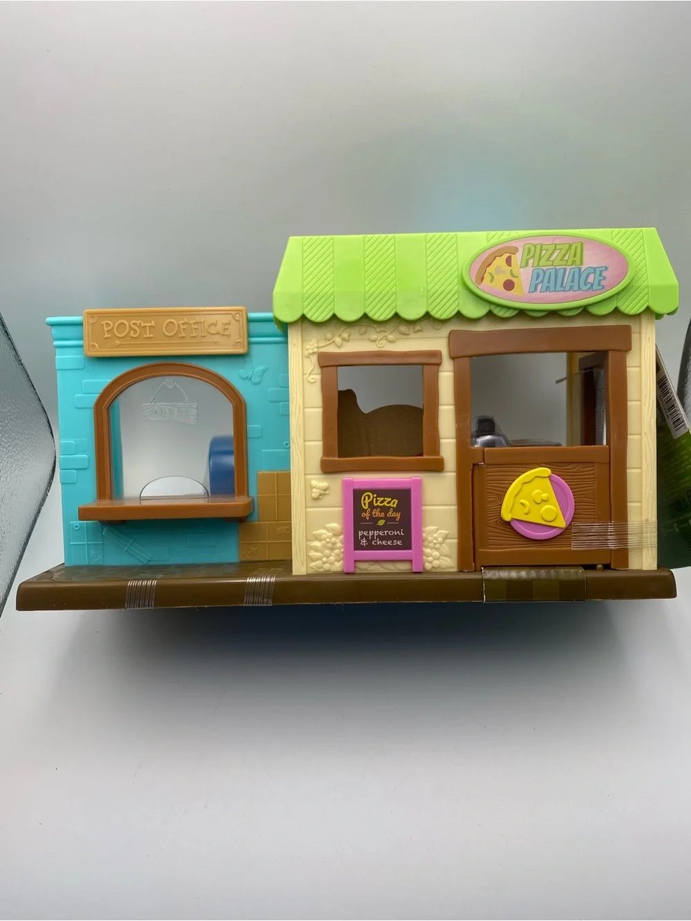 Li'l Woodzeez Post'n Pizza Shop Playset — Green & Pink